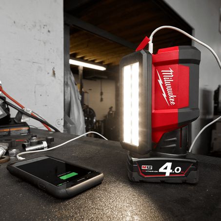 Milwaukee M12 Pivoting Area Light (Tool only)